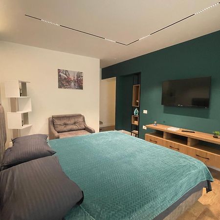 Downtown Studio Apartments Tiranë Luaran gambar