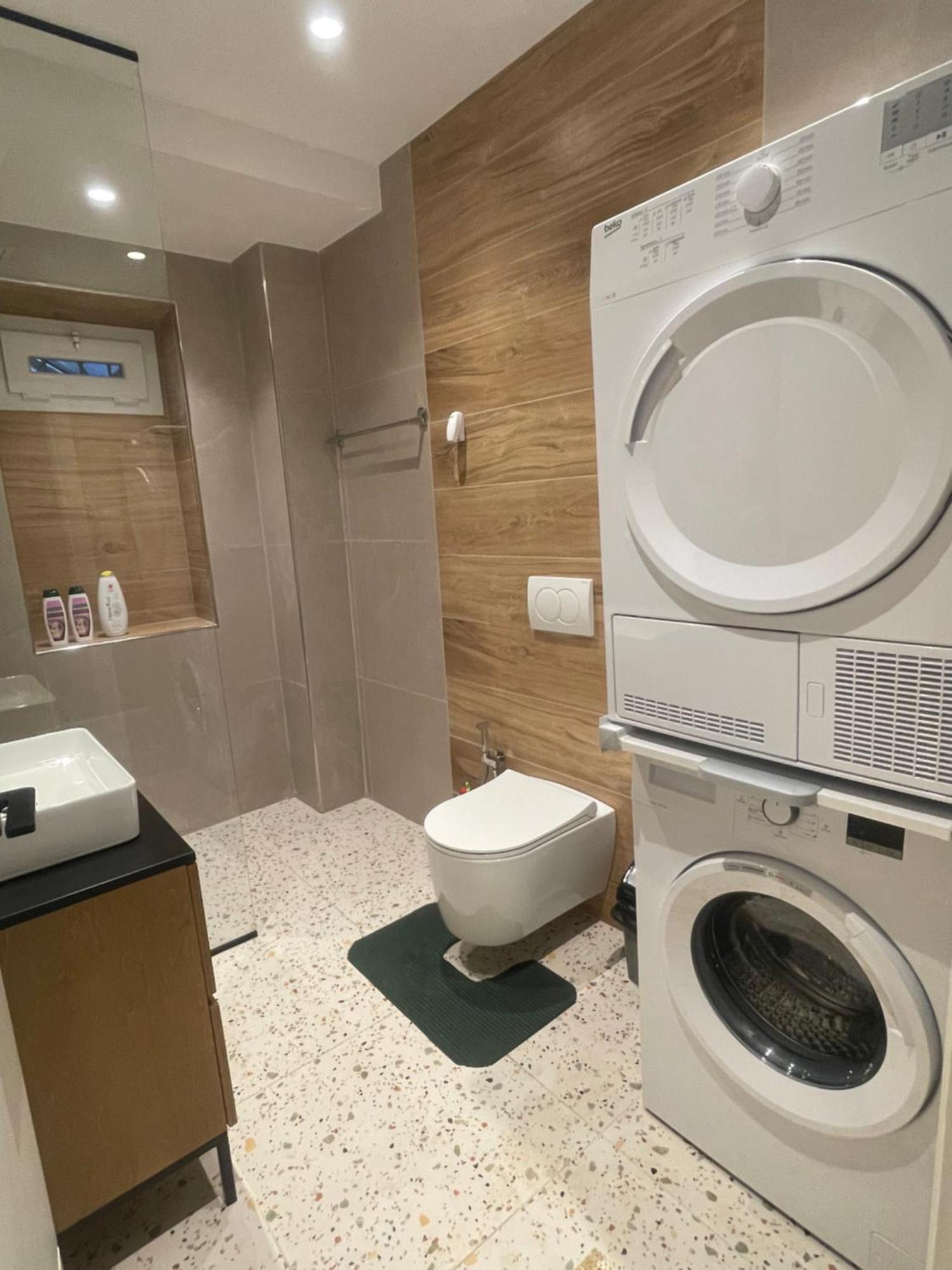 Downtown Studio Apartments Tiranë Luaran gambar