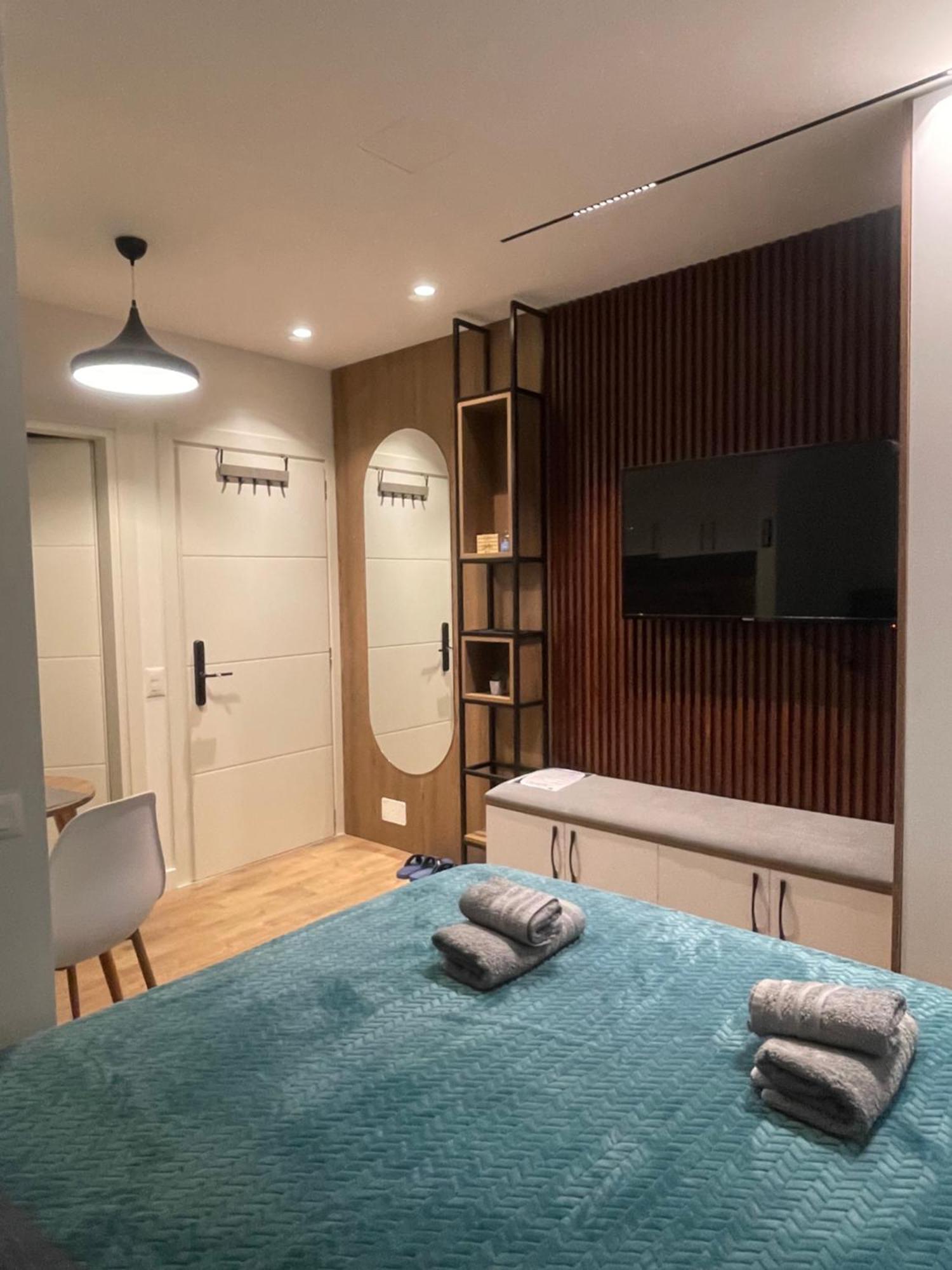 Downtown Studio Apartments Tiranë Luaran gambar