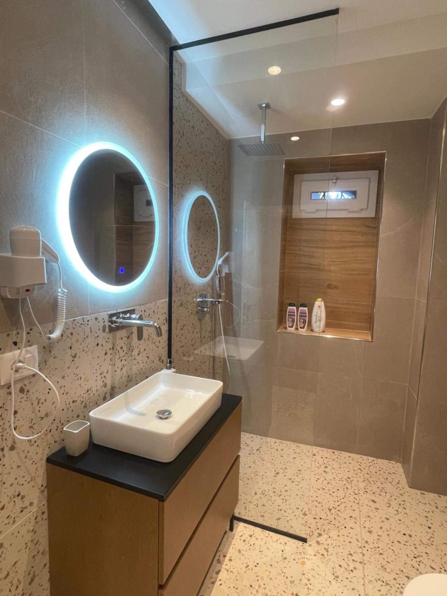Downtown Studio Apartments Tiranë Luaran gambar