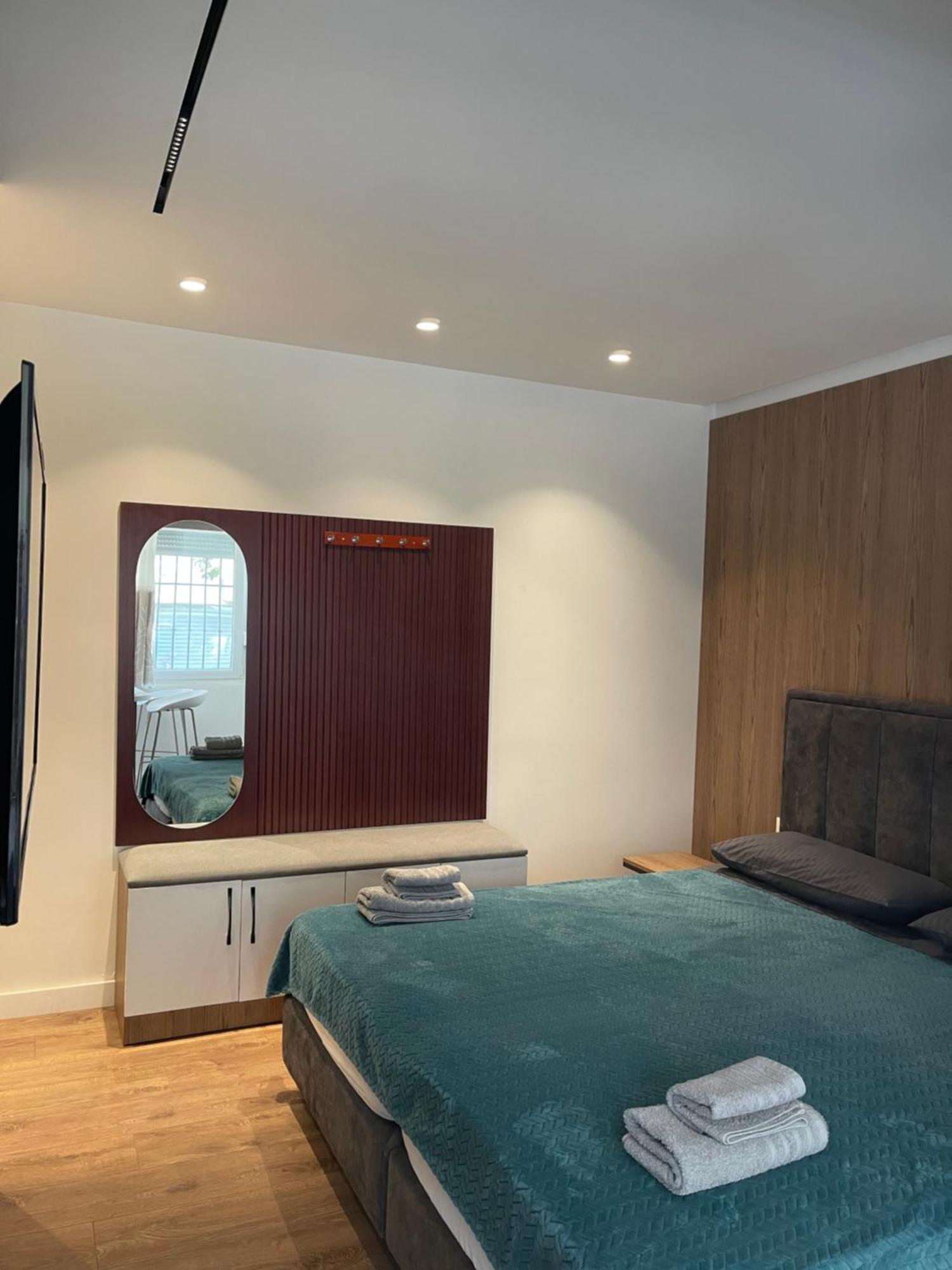 Downtown Studio Apartments Tiranë Luaran gambar