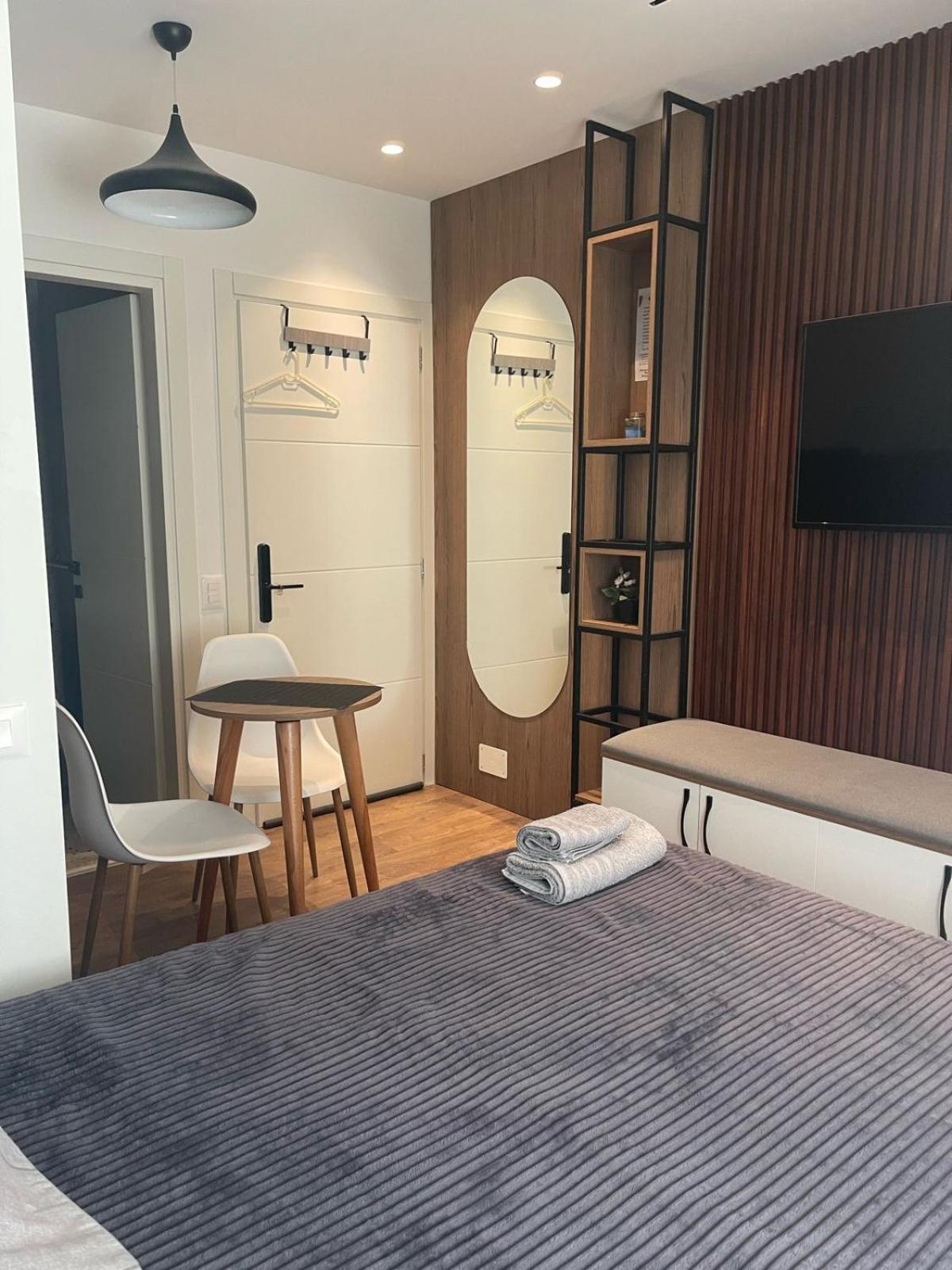 Downtown Studio Apartments Tiranë Luaran gambar